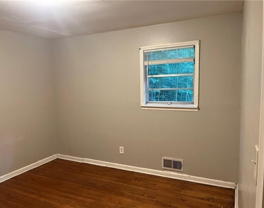 841 Larkin Lane - Photo Thumbnail 7