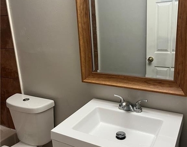 841 Larkin Lane - Photo Thumbnail 13