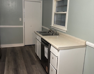 27w029 Oak Street - Photo Thumbnail 7