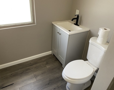 942 N Schuyler Avenue - Photo Thumbnail 10