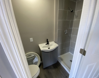 942 N Schuyler Avenue - Photo Thumbnail 5
