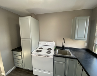 942 N Schuyler Avenue - Photo Thumbnail 14