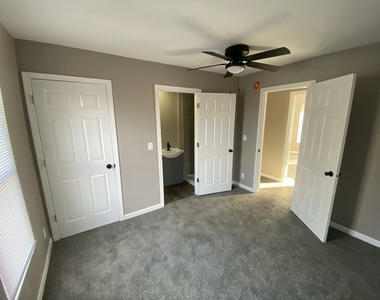 942 N Schuyler Avenue - Photo Thumbnail 6