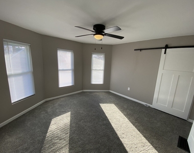 942 N Schuyler Avenue - Photo Thumbnail 9
