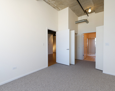 933 W Van Buren Street - Photo Thumbnail 8