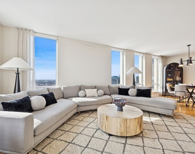 1250 S Michigan Avenue - Photo Thumbnail 2