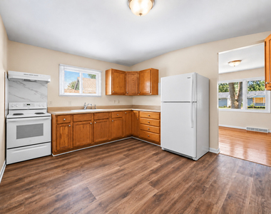 14229 S Blaine Avenue - Photo Thumbnail 3