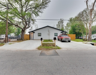 2702 Reid Street - Photo Thumbnail 3