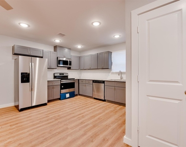 2702 Reid Street - Photo Thumbnail 8