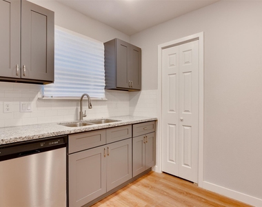 2702 Reid Street - Photo Thumbnail 12