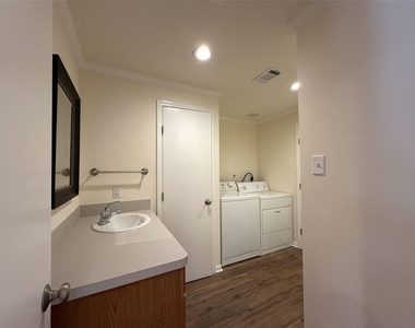 1011 Nadine Street - Photo Thumbnail 8