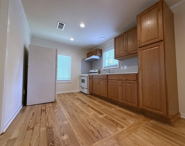 1011 Nadine Street - Photo Thumbnail 4