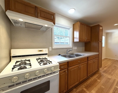 1011 Nadine Street - Photo Thumbnail 5