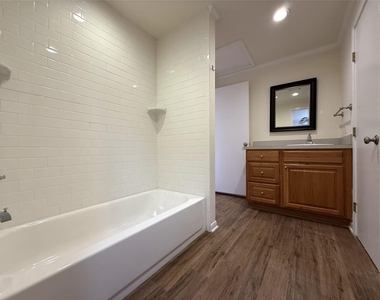1011 Nadine Street - Photo Thumbnail 10