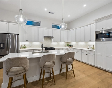 1520 W 21st St - Photo Thumbnail 6