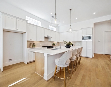 1520 W 21st St - Photo Thumbnail 7