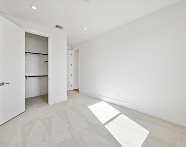 1520 W 21st St - Photo Thumbnail 30