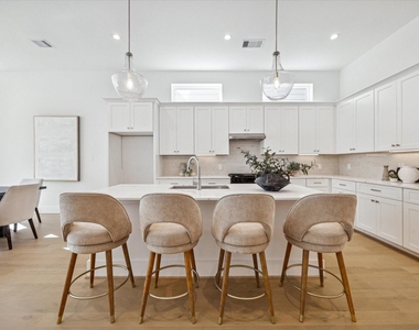 1520 W 21st St - Photo Thumbnail 3