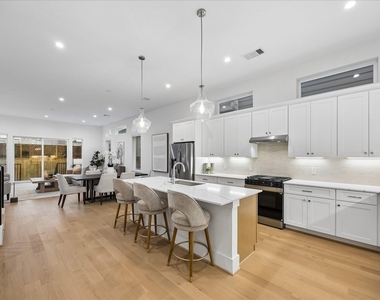 1520 W 21st St - Photo Thumbnail 2