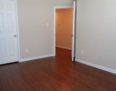 13318 Ambrosa Drive - Photo Thumbnail 11