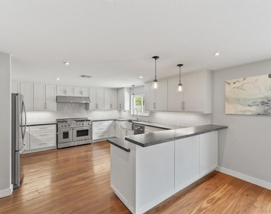 5618 Dawnridge Drive - Photo Thumbnail 2