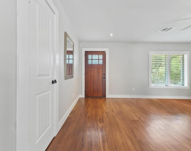 5618 Dawnridge Drive - Photo Thumbnail 4