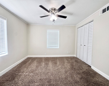 414 Murex Street - Photo Thumbnail 5