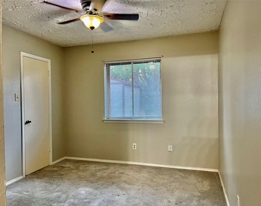 15950 Manfield Drive - Photo Thumbnail 11