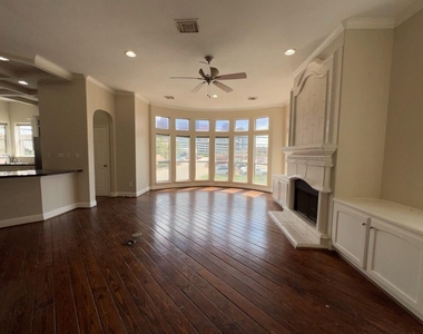 1304 Dart Street - Photo Thumbnail 2