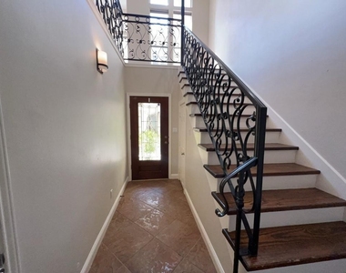 1304 Dart Street - Photo Thumbnail 4
