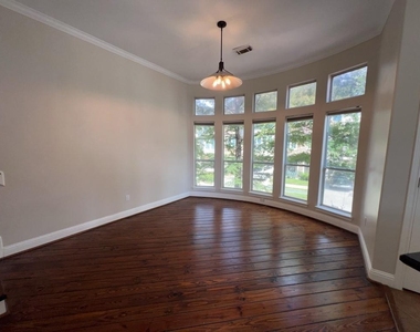 1304 Dart Street - Photo Thumbnail 11