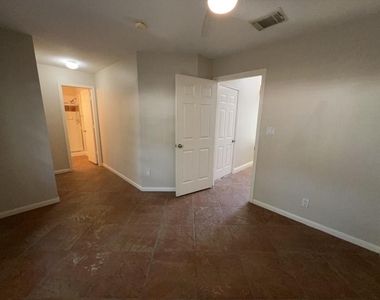 1304 Dart Street - Photo Thumbnail 6