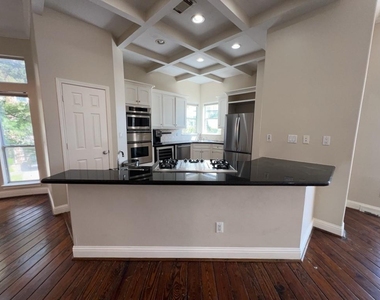 1304 Dart Street - Photo Thumbnail 10