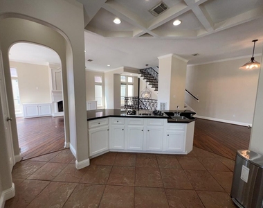 1304 Dart Street - Photo Thumbnail 3