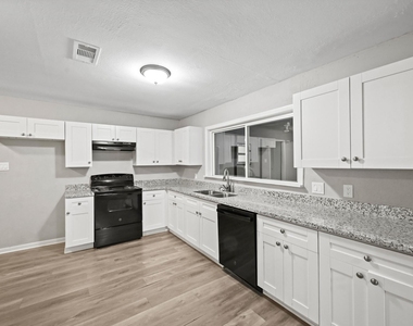 605 West Avenue - Photo Thumbnail 9