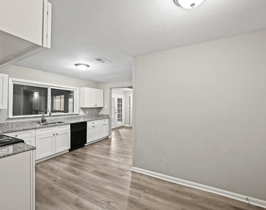 605 West Avenue - Photo Thumbnail 12