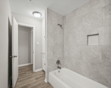 605 West Avenue - Photo Thumbnail 26