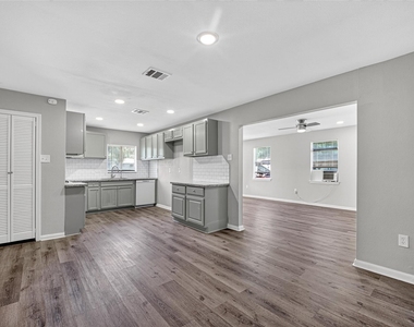 3408 Palm Avenue - Photo Thumbnail 9