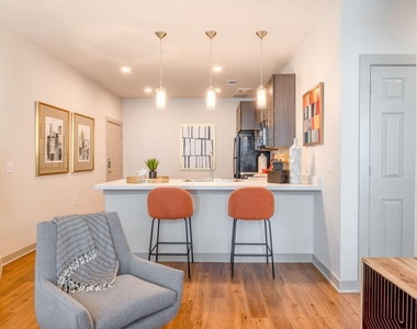 13939 Hillcroft Avenue - Photo Thumbnail 2
