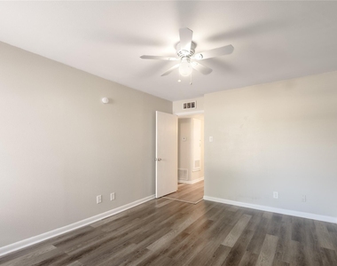 818 University Avenue - Photo Thumbnail 13
