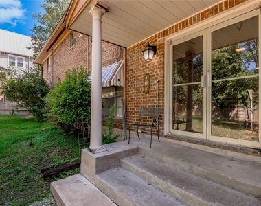 818 University Avenue - Photo Thumbnail 23