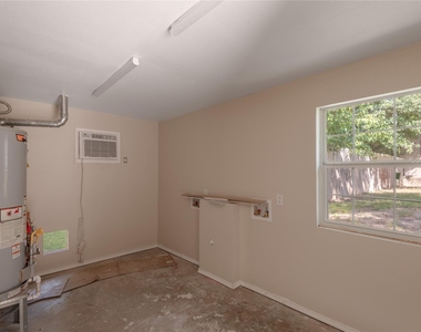 818 University Avenue - Photo Thumbnail 25