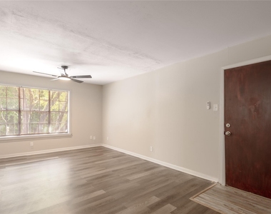 818 University Avenue - Photo Thumbnail 4