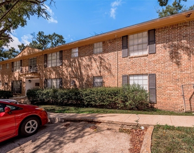 818 University Avenue - Photo Thumbnail 27