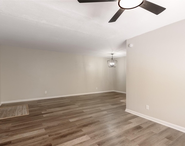 818 University Avenue - Photo Thumbnail 5