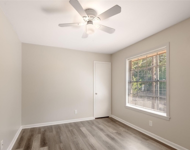 818 University Avenue - Photo Thumbnail 15