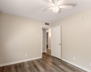 818 University Avenue - Photo Thumbnail 17