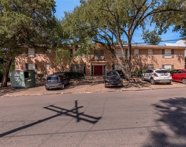818 University Avenue - Photo Thumbnail 19