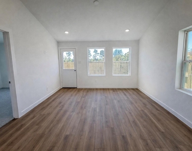 2709 Discovery Trails Court - Photo Thumbnail 2