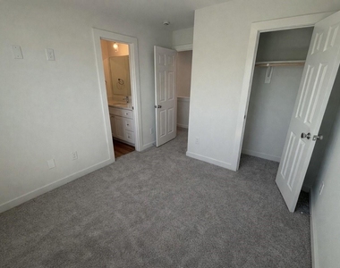 2709 Discovery Trails Court - Photo Thumbnail 5